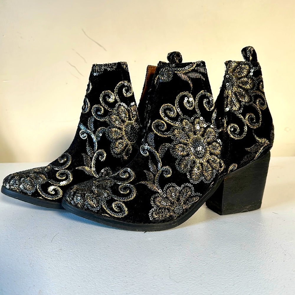 Naughty Monkey Glitzy booties size 8.5